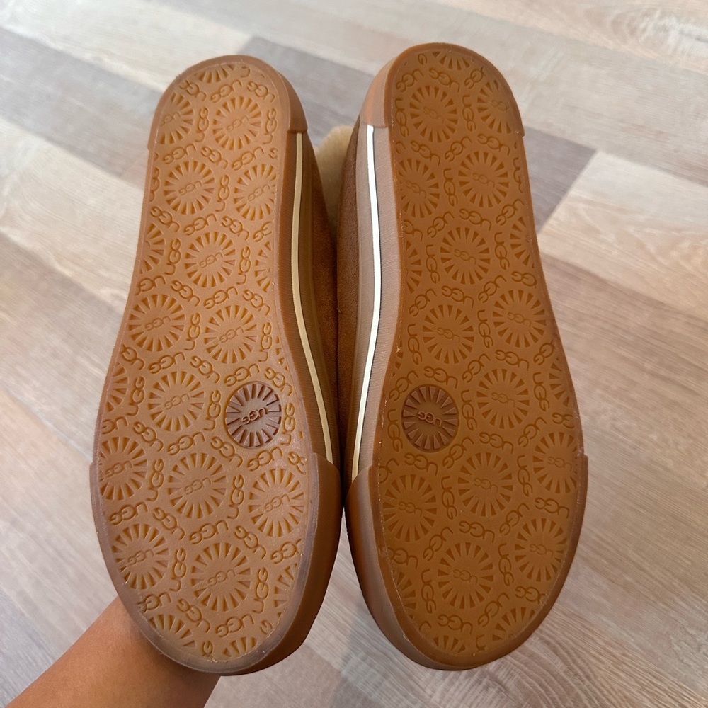 Ugg Slipper - image 3